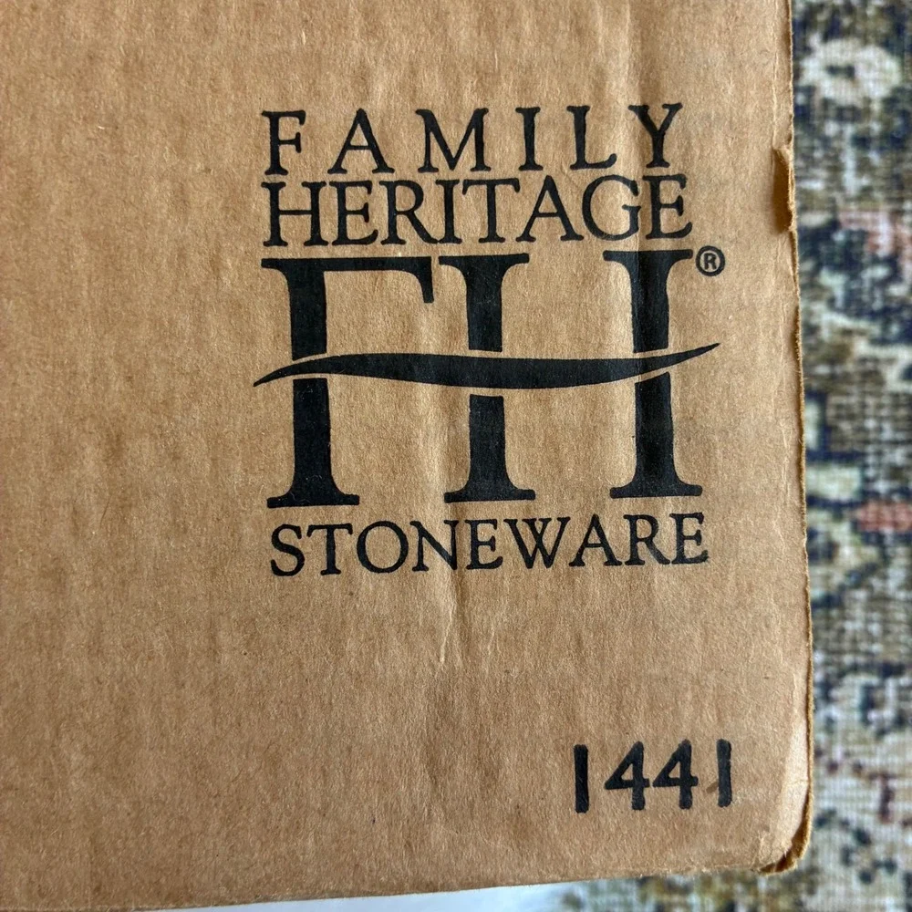 Pampered Chef Family Heritage Stoneware Mini Fluted Pan 1441 Classics Collection